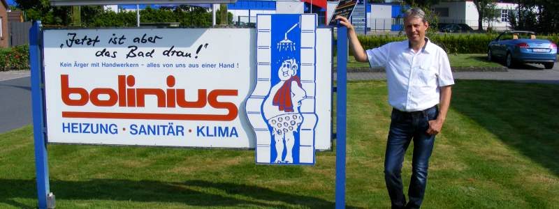 Bolinius Firmenschild in Zetel mit Stefan Bolinius